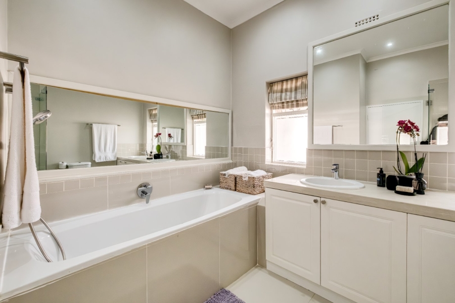 To Let 4 Bedroom Property for Rent in Constantia Western Cape